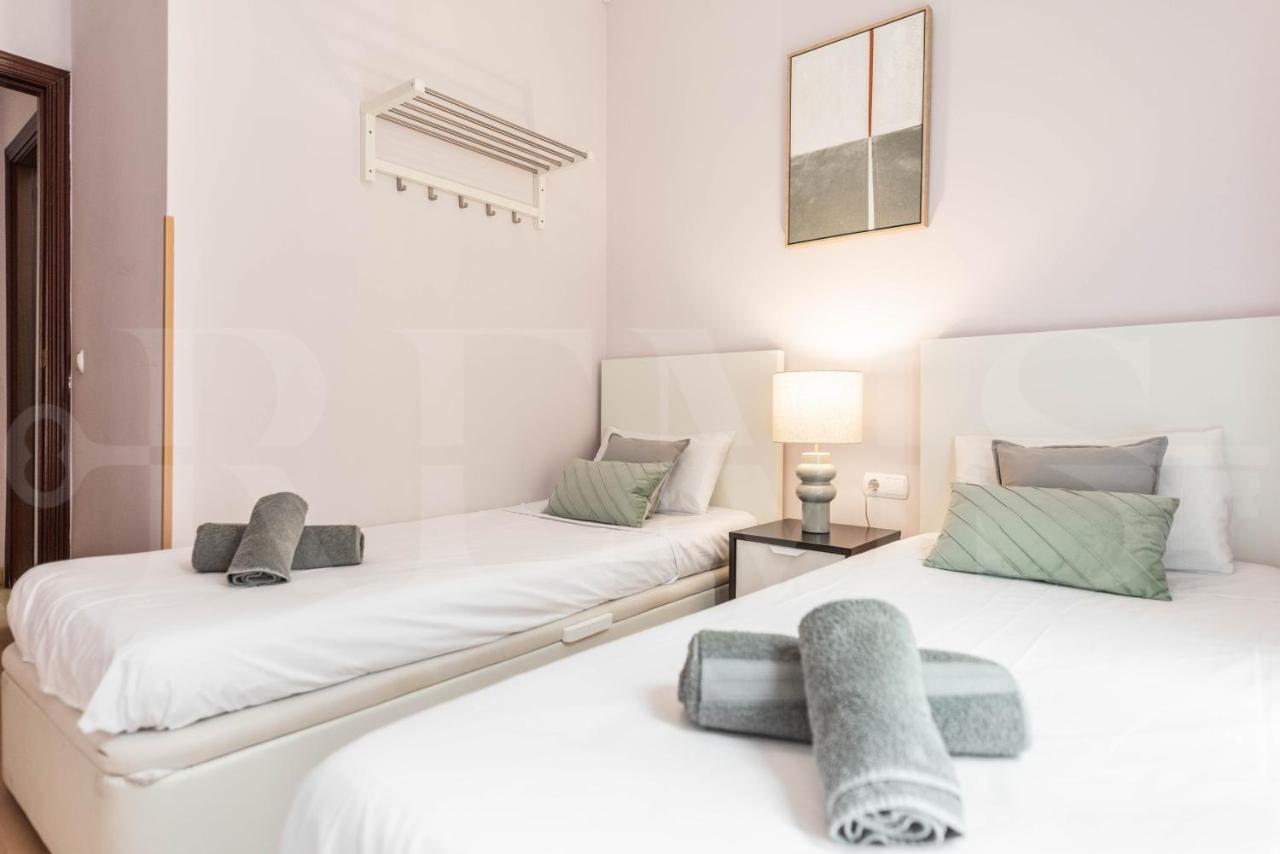 Inviting Apartment In The Heart Of Malaga By Rems ภายนอก รูปภาพ